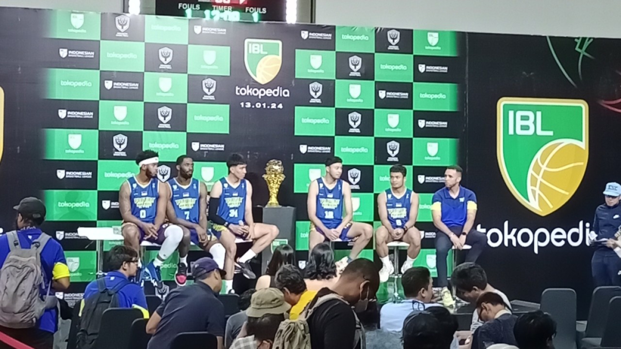 Skuad Prawira Bandung juara IBL musim 2023 pada acara pendaftaran home base musim 2024