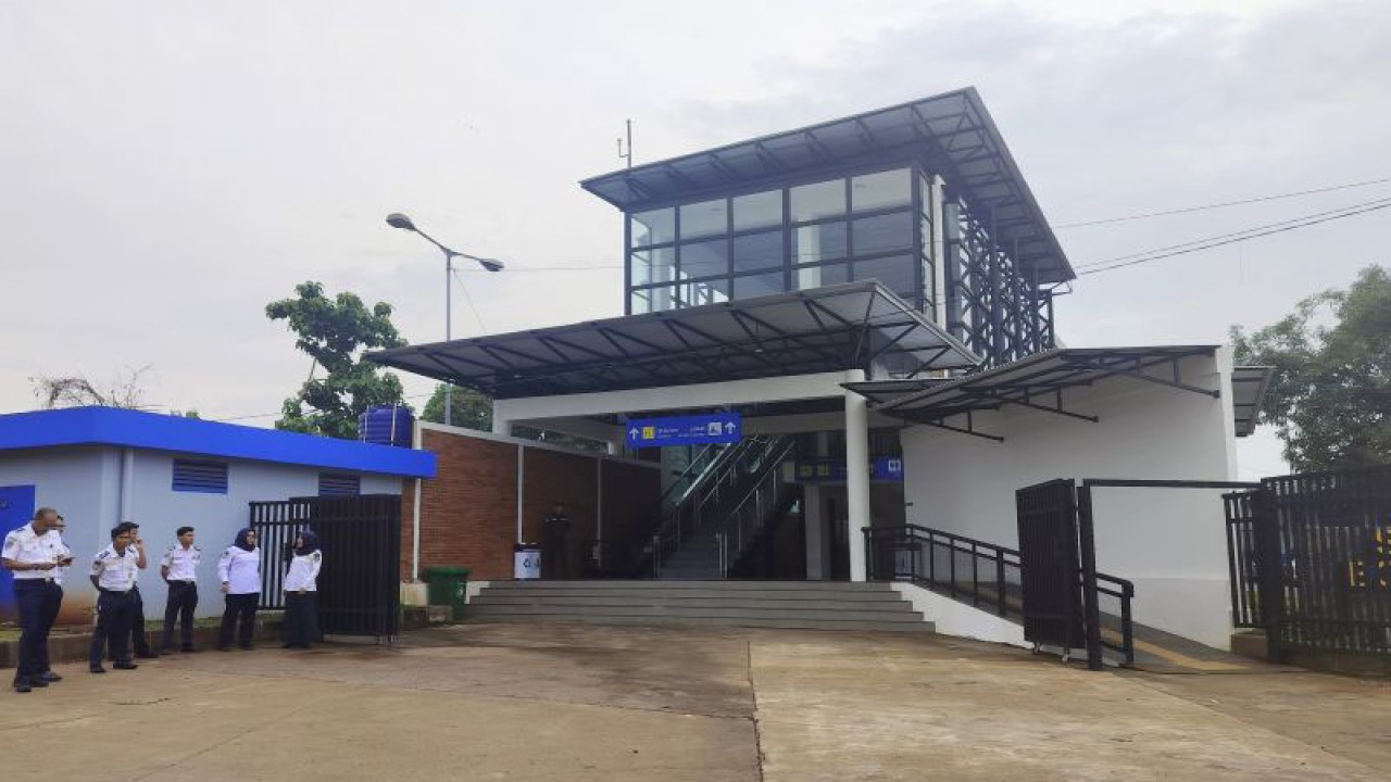 Skybridge di Terminal Bojonggede, Kabupaten Bogor, Jawa Barat. (ANTARA/M Fikri Setiawan)