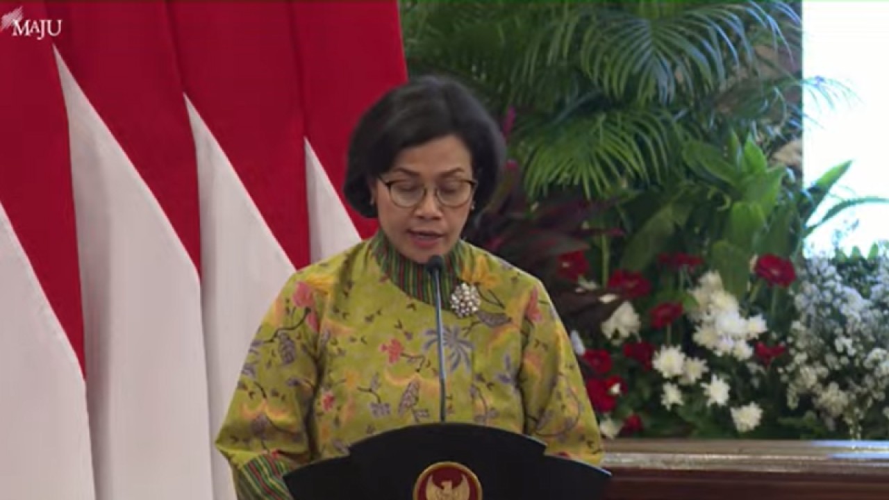 Menteri Keuangan (Menkeu) Republik Indonesia Sri Mulyani Indrawati berbicara dalam acara Penyerahan Daftar Isian Pelaksanaan Anggaran (DIPA) dan Buku Alokasi Transfer Ke Daerah Tahun Anggaran 2024 di Jakarta, Rabu (29/11/2023). ANTARA/Martha Herlinawati Simanjuntak