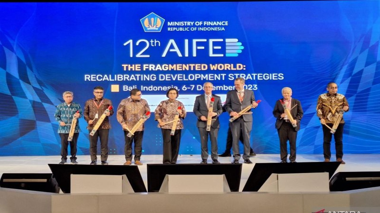 Menteri Keuangan RI Sri Mulyani dalam Annual International Forum of Economic Development and Public Policy (AIFED) 2023 di Bali, Rabu (6/12/2023) (ANTARA/Bayu Saputra)