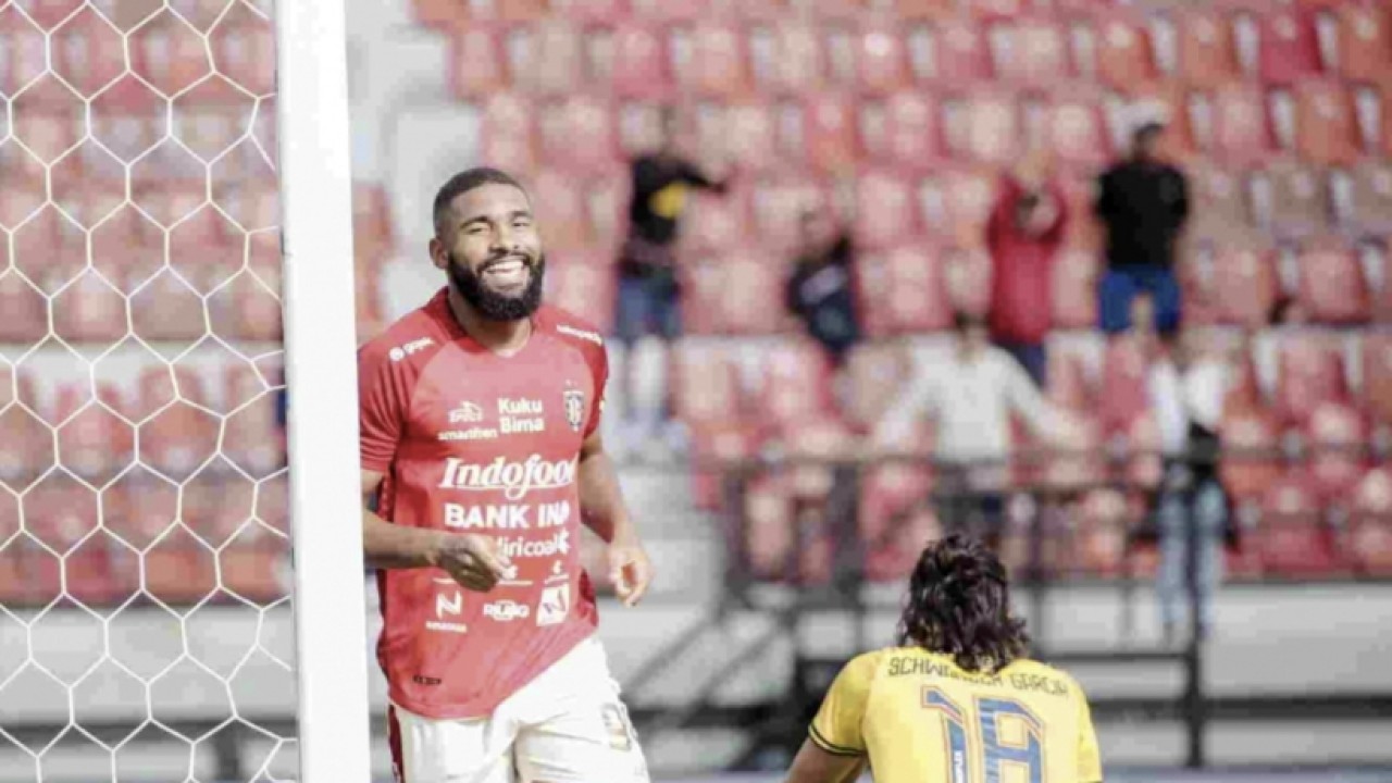 Striker Bali United, Jefferson Assis