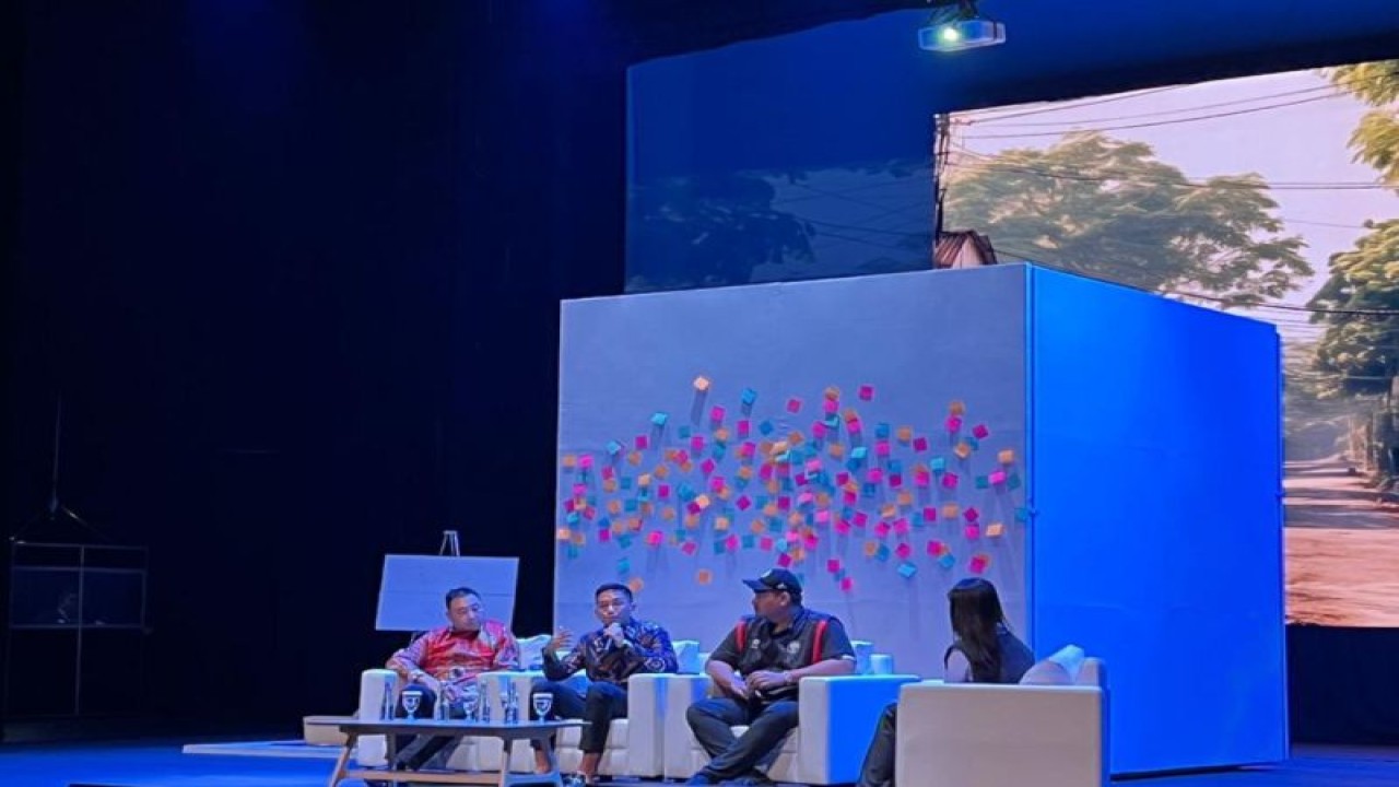 Suasana diskusi panel saat gelaran The Futurist Summit 2023 di Jakarta, Selasa (12/12/2023). ANTARA/HO-Pijar Foundation