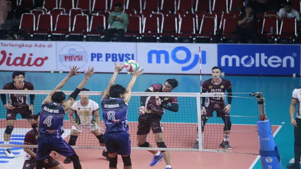 Tim putra BIN Pasundan saat bertanding dalam final four di GOR Jayabaya, Kota Kediri, Jawa Timur. ANTARA/ HO-panitia