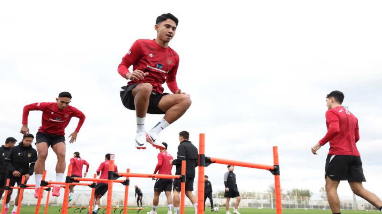 Pemain timnas Indonesia Marselino Ferdinan ketika mengikuti pemusatan latihan (TC) di Antalya, Turki, Jumat (22/12/2023) untuk persiapan Piala Asia 2023. (ANTARA/Ho/PSSI)