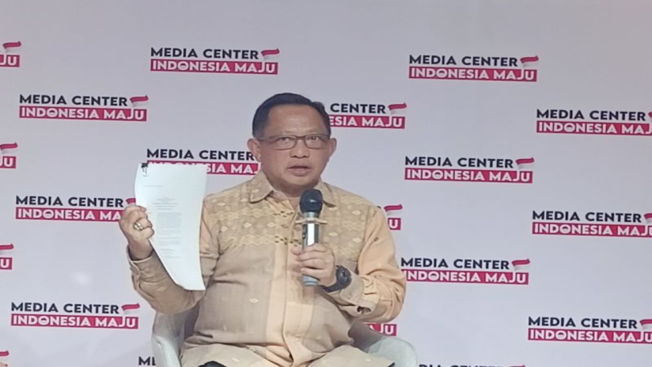 Menteri Dalam Negeri (Mendagri) Tito Karnavian dalam diskusi "Ada Apa dengan Daerah Khusus Jakarta" di Menteng, Jakarta Pusat, Selasa (19/12/2023). ANTARA/Siti Nurhaliza