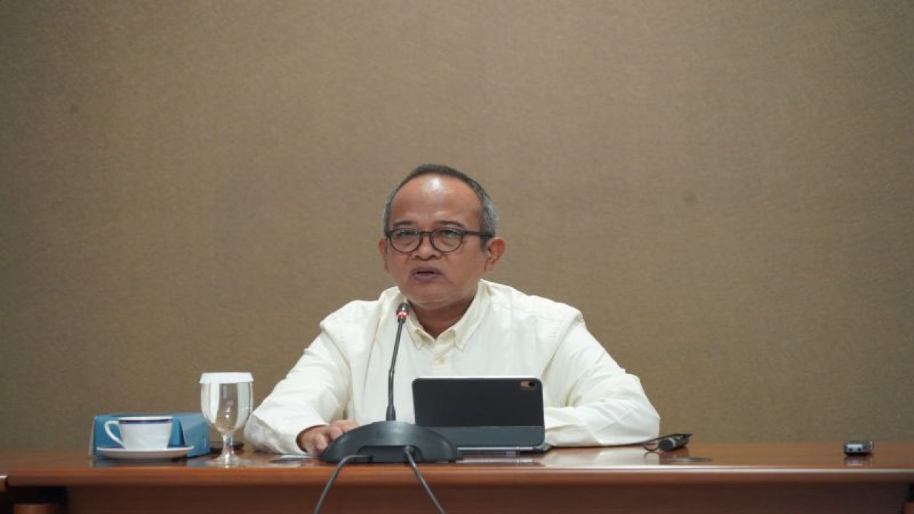 Deputi Bidang Dukungan Kebijakan Pembangunan Manusia dan Pemerataan Pembangunan, Sekretariat Wakil Presiden Republik Indonesia, selaku Sekretaris Eksekutif Tim Nasional Percepatan Penanggulangan Kemiskinan (TNP2K) Suprayoga Hadi di Jakarta, Kamis (14/12/2023). ANTARA/HO-BPMI Setwapres