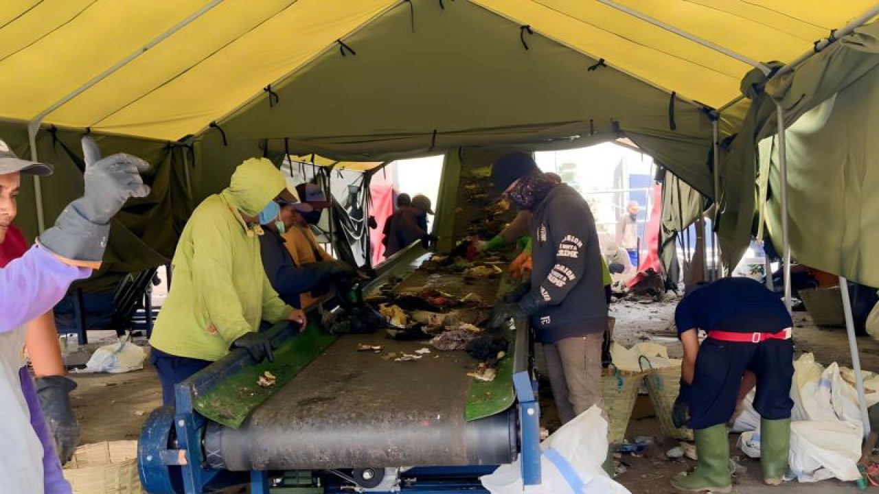 Lokasi pembangunan Tempat Pengolahan Sampah Terpadu (TPST) Gedebage di Kota Bandung, Provinsi Jawa Barat, Rabu (6/12/2023). ANTARA/Rubby Jovan