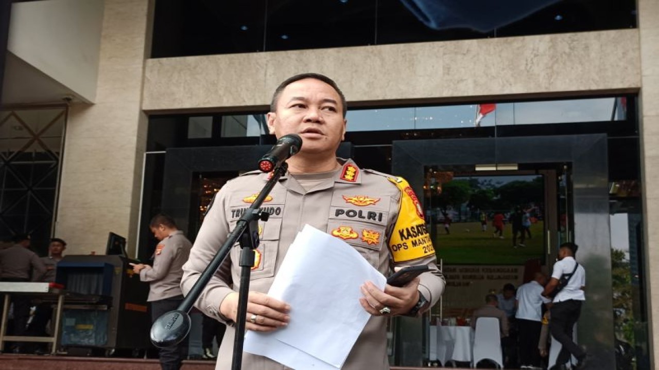 Kabid Humas Polda Metro Jaya Kombes Pol Trunoyudo Wisnu Andiko saat konferensi pers di Jakarta, Rabu (6/12/2023). ANTARA/Ilham Kausar