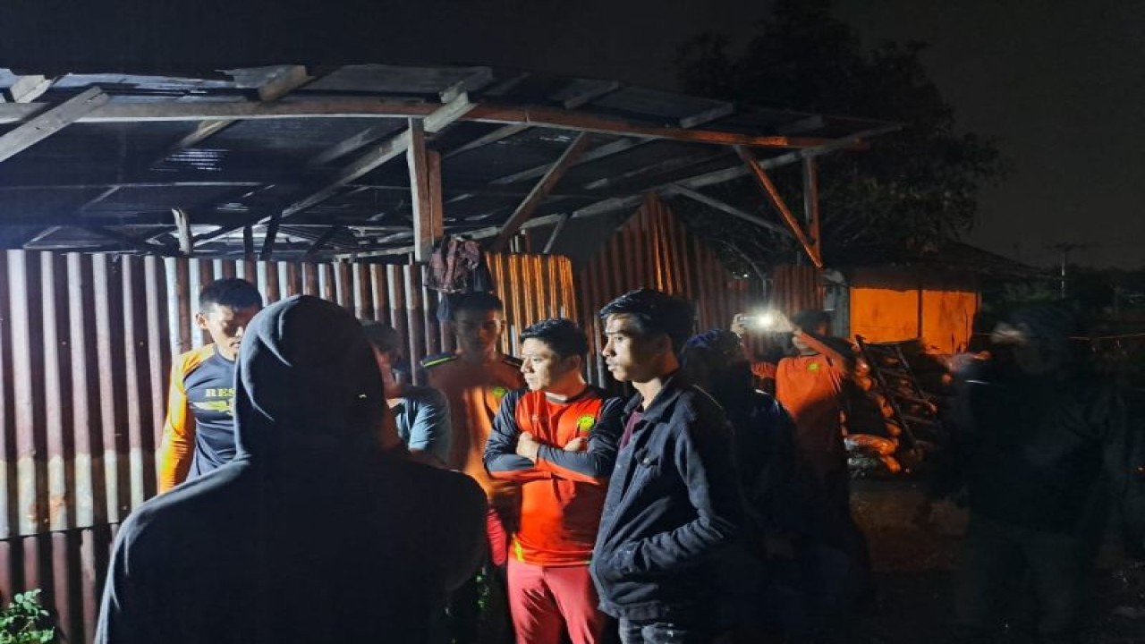 Tim SAR bersiap mencari seorang warga yang dilaporkan tenggelam di Sungai Batanghari, Kabupaten Muarojambi, Provinsi Jambi. (ANTARA/HO-Humas Basarnas Jambi)