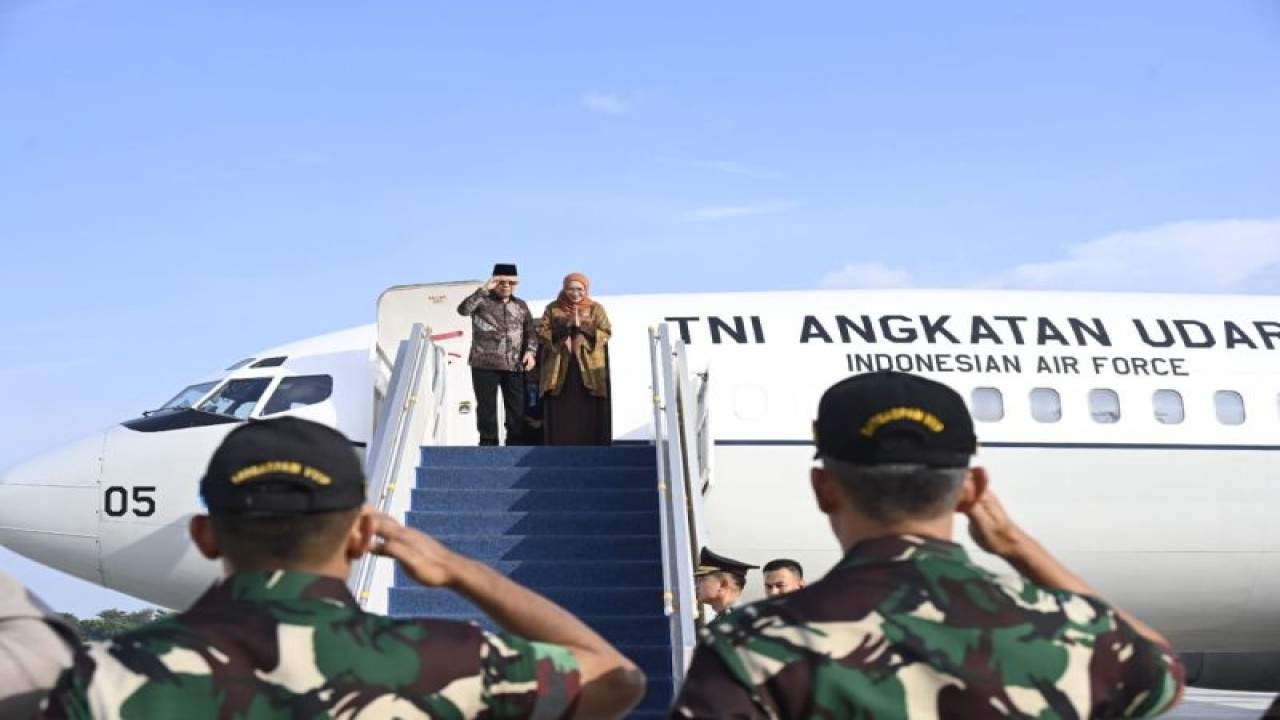 Wakil Presiden Ma’ruf Amin bertolak dari Lanud Halim Perdanakusuma, Jakarta, menuju Bali, Selasa (5/12/2023). (ANTARA/HO-BPMI Setwapres RI)