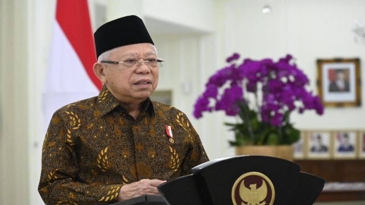 Wakil Presiden Ma'ruf Amin memberikan testimoni secara virtual pada acara Konferensi Generasi Emas ASEAN: Sinergi Untuk Dunia, di Gedung Merdeka, Bandung, Jawa Barat, Sabtu (9/12/2023). ANTARA/HO-BPMI Setwapres
