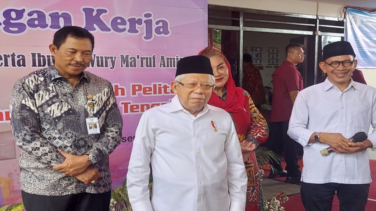 Wakil Presiden Ma'ruf Amin saat menyampaikan pemaparan dalam sesi wawancara di Rumah Pelita, Kota Semarang, Jawa Tengah, Kamis (28/12/2023). ANTARA/Andi Firdaus