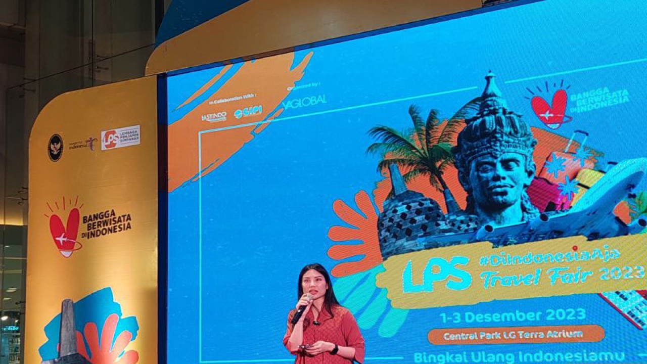 Wakil Menteri Pariwisata dan Ekonomi Kreatif (Wamenparekraf) Angela Tanoesoedibjo saat membuka pameran DIATF 2023 yang digelar di Jakarta, Jumat (1/12/2023). ANTARA/Sinta Ambar