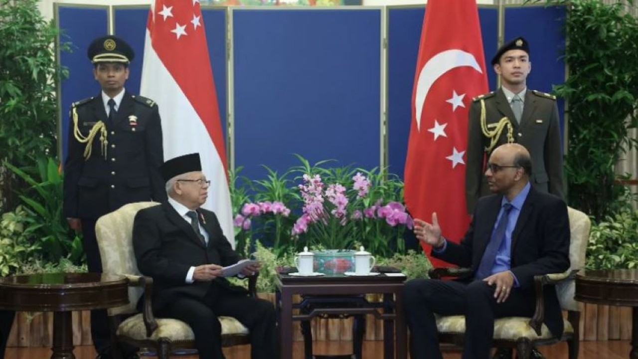Wakil Presiden (Wapres) KH Ma'ruf Amin bertemu dengan Presiden Republik Singapura Tharman Shanmugaratnam, di Istana Presiden Singapura, Senin (11/12/2023).  (RN, BPMI-Setwapres)