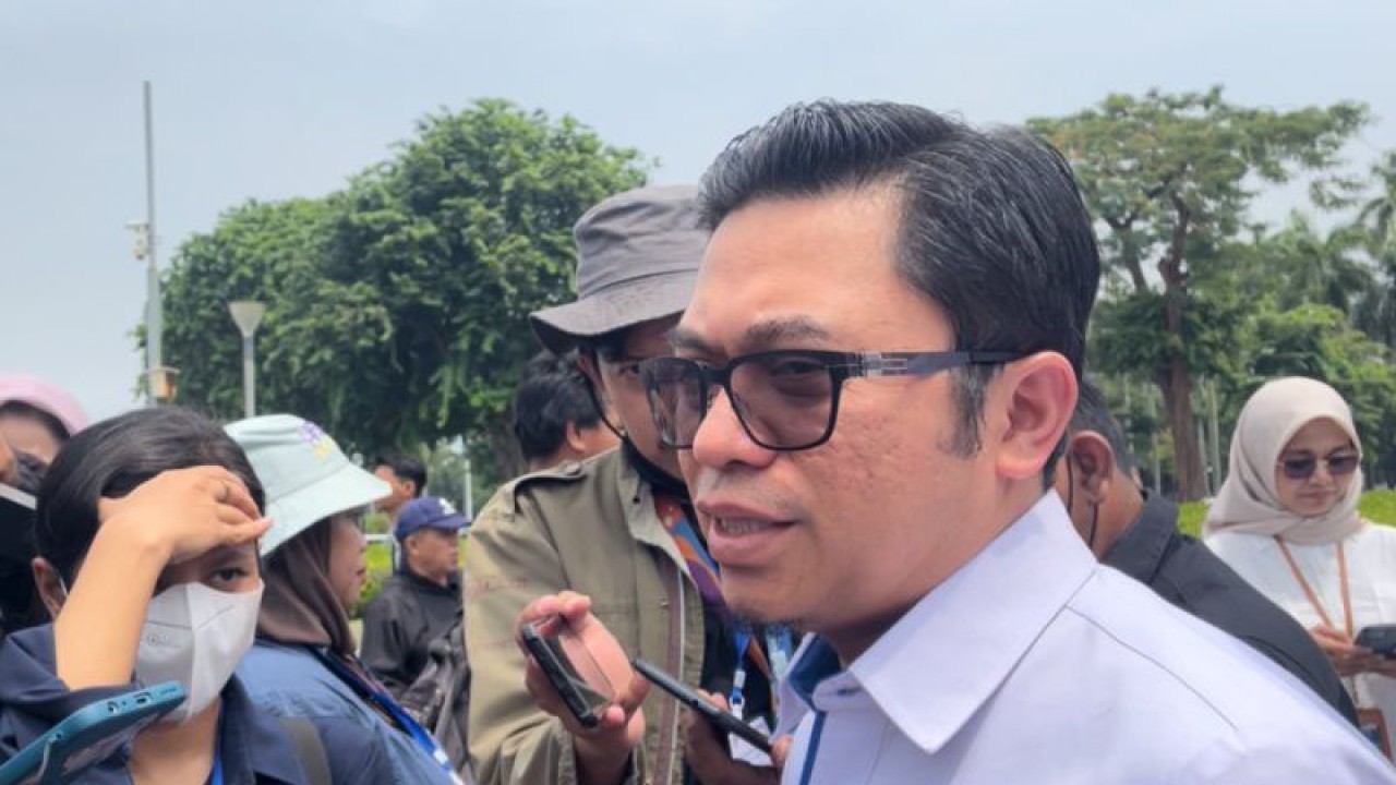 Direktur Utama PT Transportasi Jakarta Welfizon Yuza saat dijumpai di Jakarta Pusat, Jumat (22/12/2023) ANTARA/Lifia Mawaddah Putri.