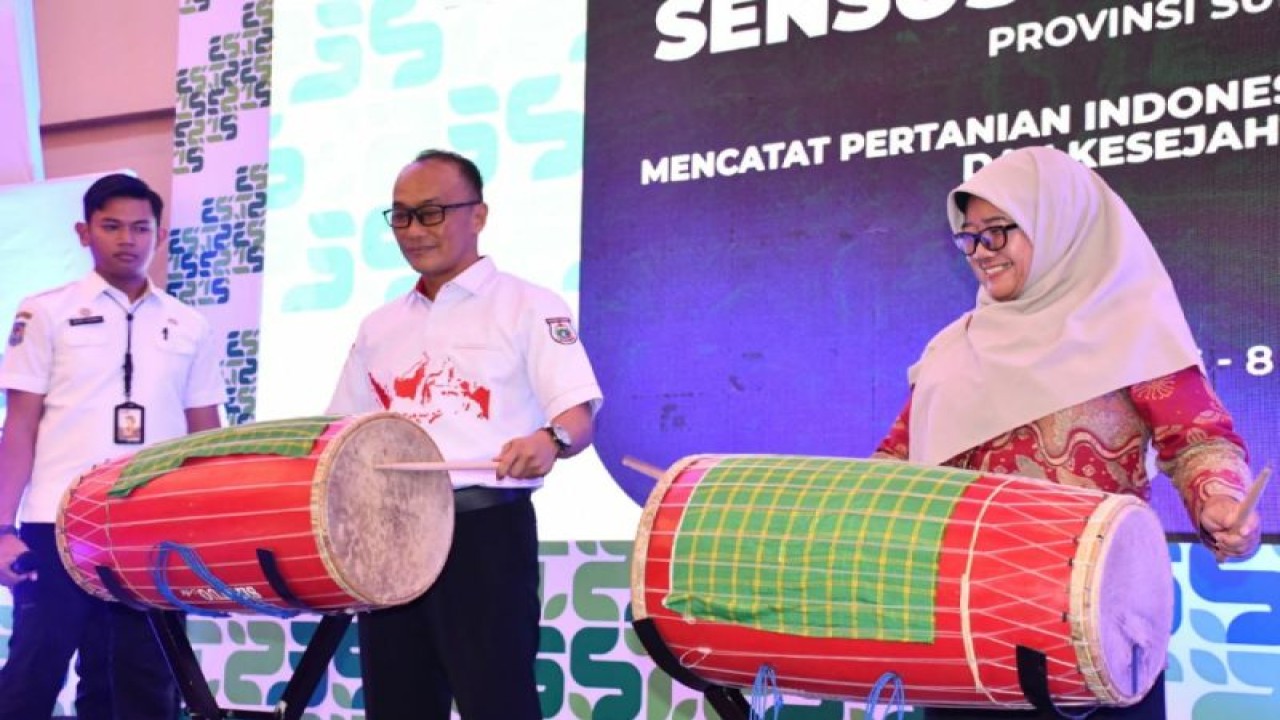 Penjabat Gubernur Sulbar Zudan Arif Fakrulloh (tengah) pada rapat koordinasi daerah Sensus Pertanian 2023 yang dilaksanakan BPS Sulbar. (ANTARA/HO/Diskominfo Sulbar)