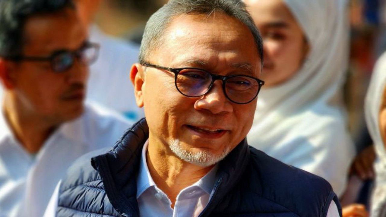 Menteri Perdagangan Zulkifli Hasan usai pantauan kebutuhan pokok di Pasar Bulu Semarang, Selasa. ANTARA/I.C. Senjaya