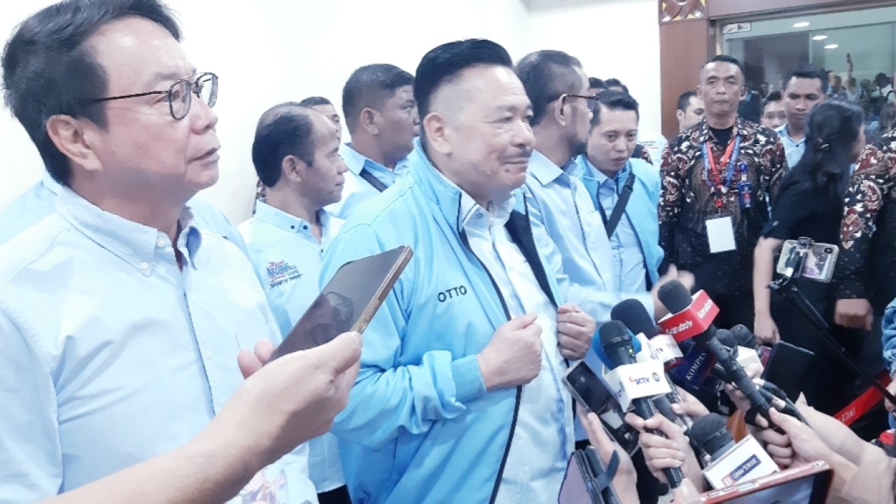 Ketua Aliansi Advokat Indonesia yang juga Ketua Umum Perhimpunan Advokat Indonesia (Peradi), Otto Hasibuan menyampaikan keterangan pers usai mendeklarasikan dukungan kepada pasangan Prabowo-Gibran/Nusantaratv.com