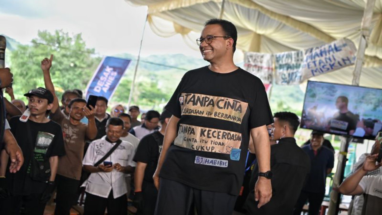 Calon presiden nomor urut 1 Anies Baswedan saat berkampanye. (ANTARA/HO-Timnas AMIN)