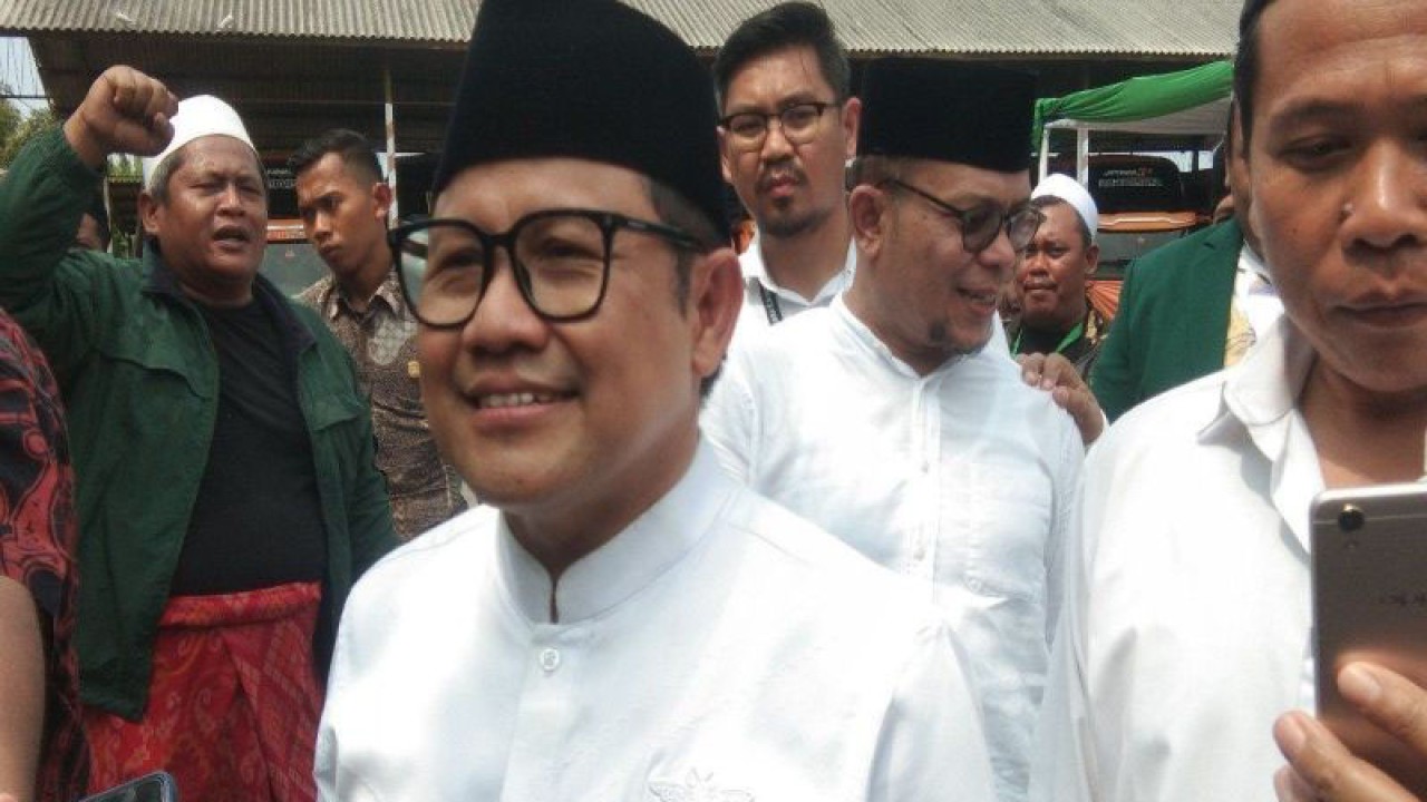 Calon Wakil Presiden RI Muhaimin Iskandar pada saat acara konsolidasi internal pemenangan AMIN di Batang, Jawa Tengah, Kamis (16/11/2023). ANTARA/Kutnadi