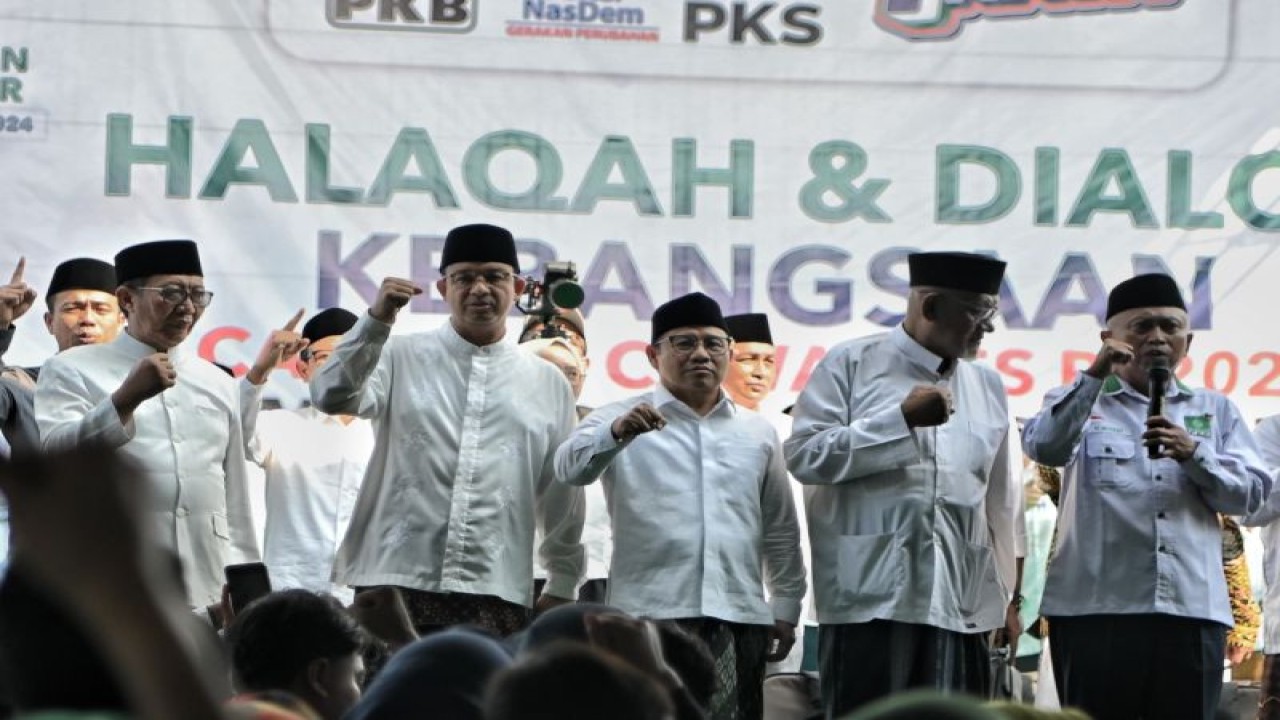 Arsip - Paslon nomor urut 1 Anies Baswedan-Muhaimin Iskandar menghadiri acara Halaqah dan Dialog Kebangsaan di Tuban, Jawa Timur, Jumat(29/12). (ANTARA/HO-Timnas AMIN)