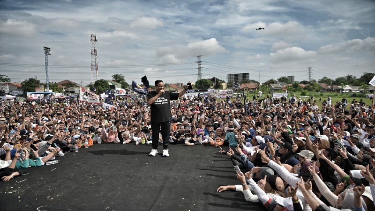 Calon presiden nomor urut 1 Anies Baswedan saat kampanye akbar di Lapangan Batako Pinang, Kota Tangerang, Banten, Minggu (21/1/2024). (ANTARA/HO-Tim Media AMIN)