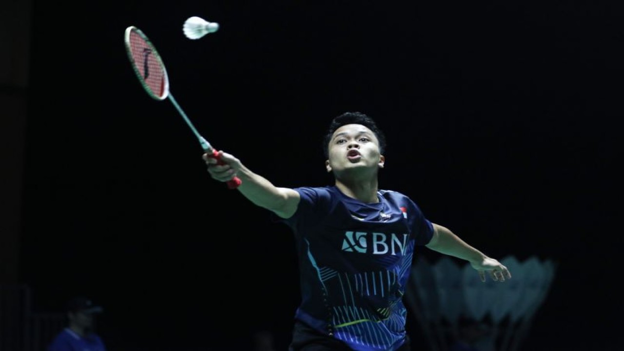 Tunggal putra Anthony Sinisuka Ginting melaju ke babak 16 besar French Open 2023 setelah mengalahkan Magnus Johannesen (Denmark) dengan rubber game 21-14, 16-21, 21-8 di Rennes, Prancis, Rabu. (ANTARA/HO-PP PBSI)