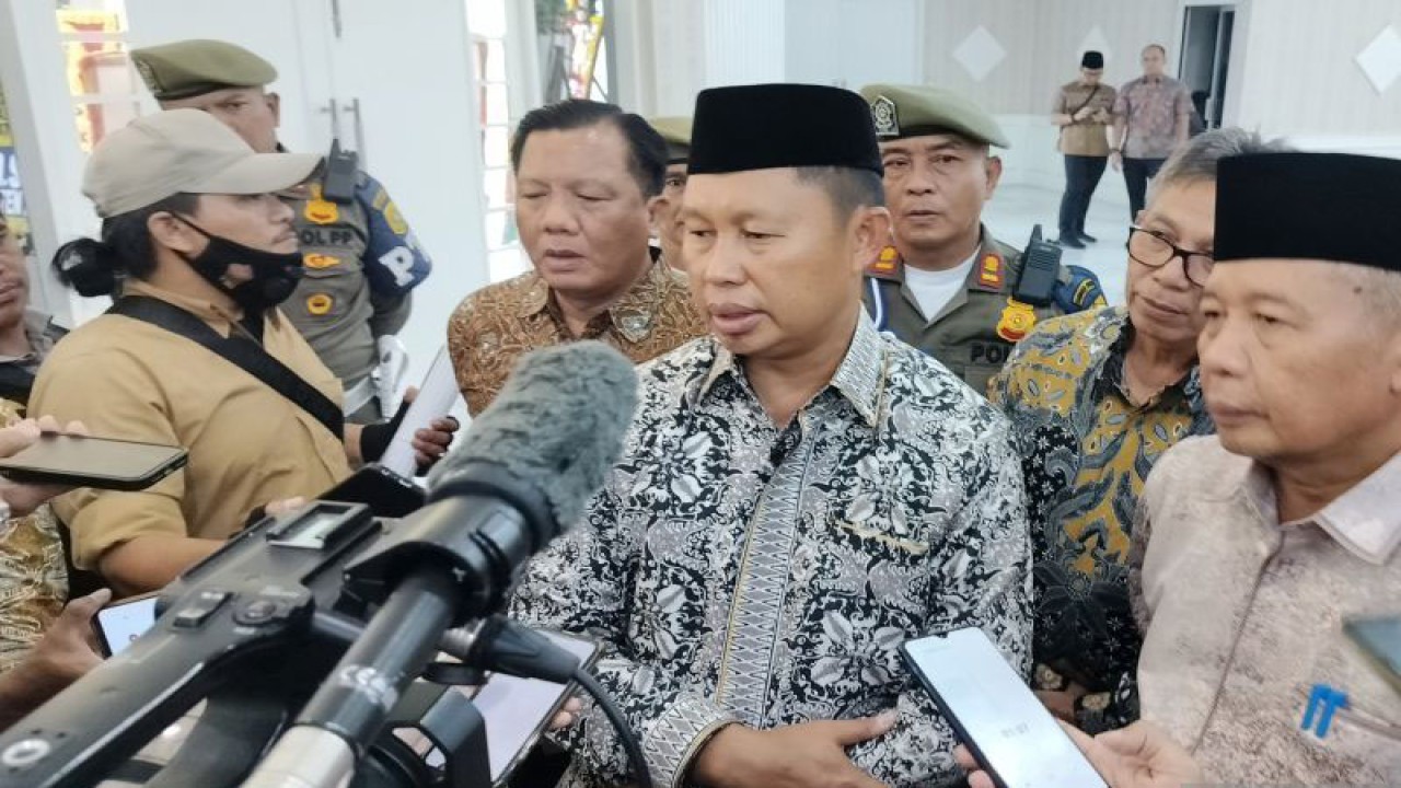 Penjabat (Pj) Bupati Bogor Asmawa Tosepu di Cibinong, Kabupaten Bogor, Jawa Barat. (ANTARA/M Fikri Setiawan)