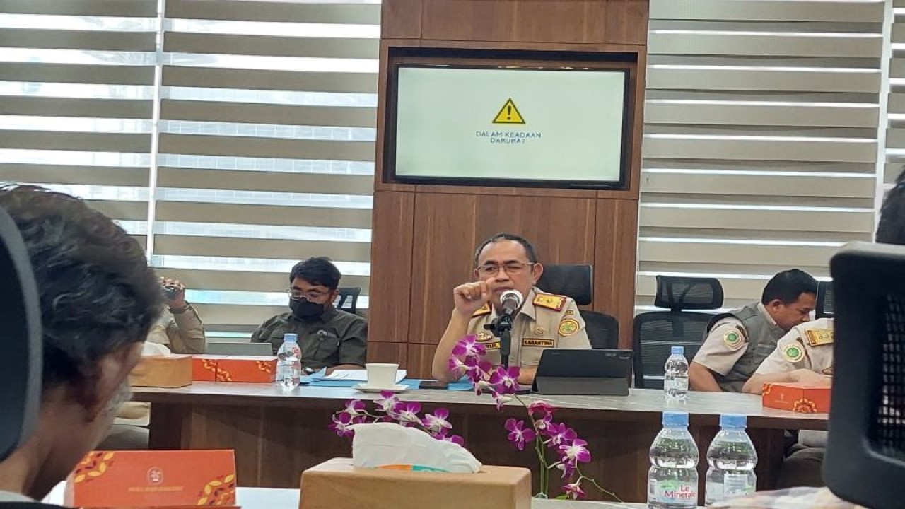 Kepala Balai Besar Karantina Pertanian Tanjung Priok Hasrul dalam konferensi pers yang digelar di Jakarta, Selasa (2/1/2024). ANTARA/Sinta Ambar