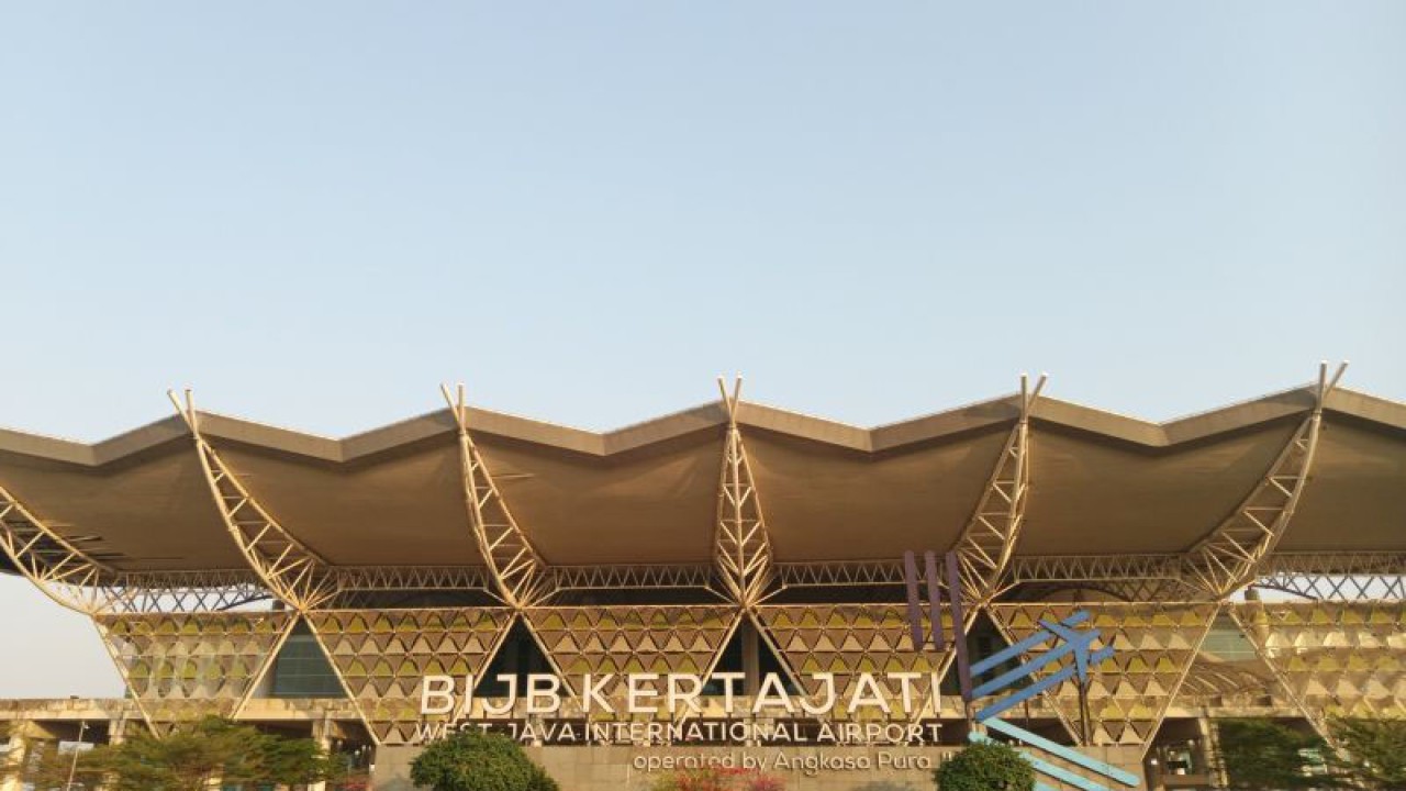 Tampak depan suasana di Bandara Kertajati Majalengka, Jawa Barat. (ANTARA/Fathnur Rohman)