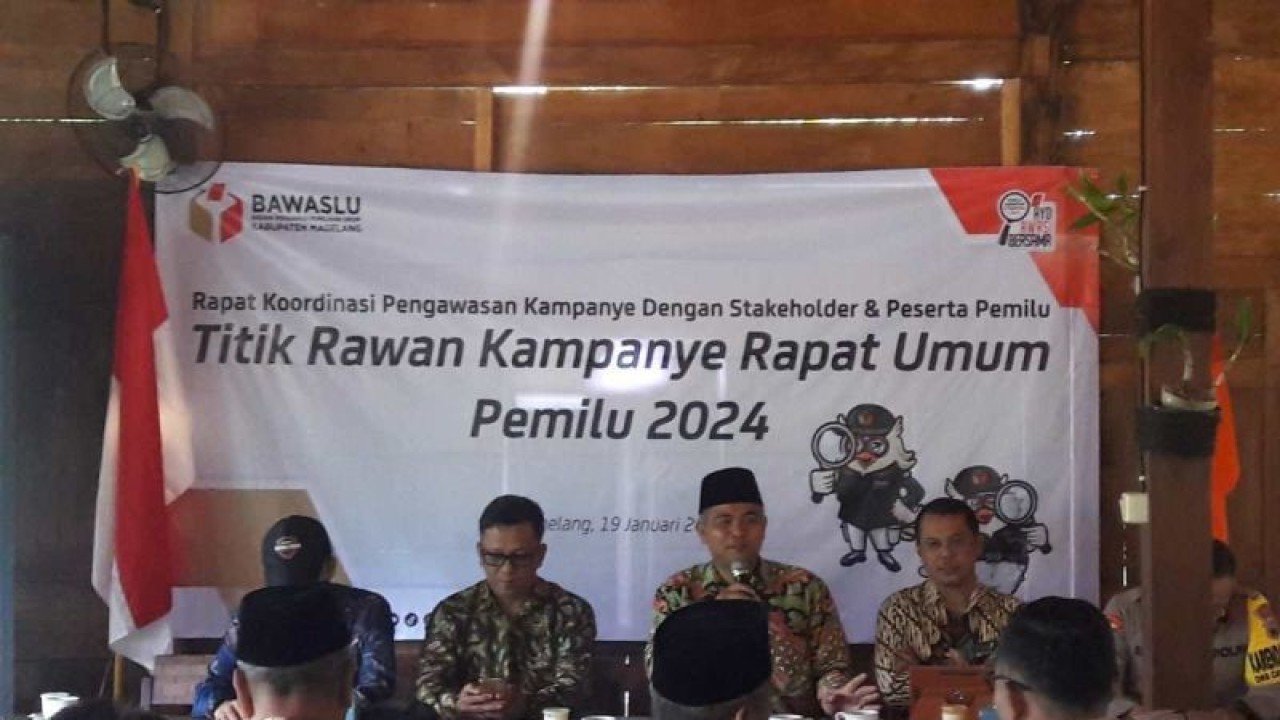 Ketua Bawaslu Kabupaten Magelang M. Habib Shaleh memberikan sambutan pada rapat koordinasi kampanye dengan pemangku kepentingan, termasuk peserta pemilu di Magelang, Jawa Tengah, Jumat (19/1/2024). ANTARA/Heru Suyitno
