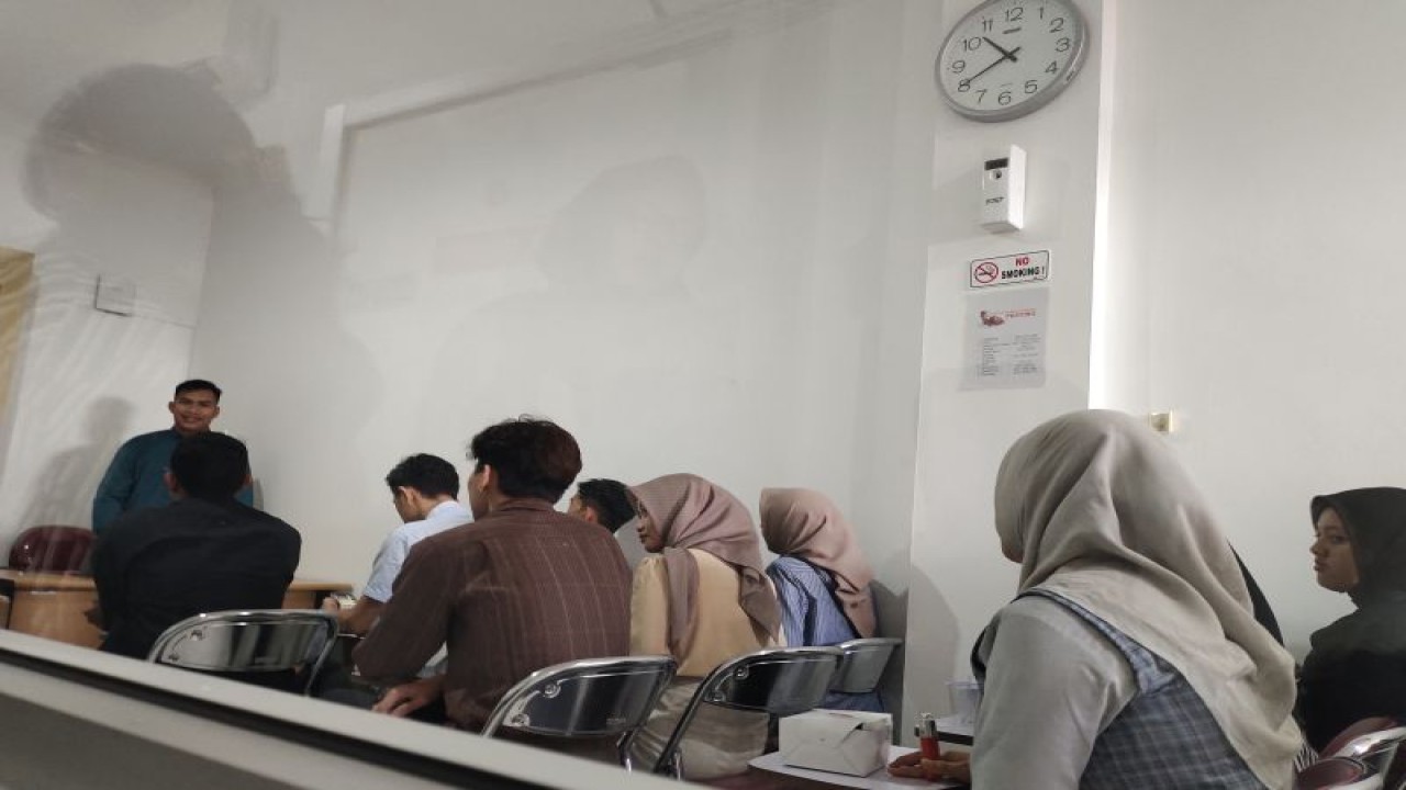 Ilustrasi- Pelaksanaan sekolah pasar modal yang dilaksanakan oleh BEI Lampung dengan sasaran mahasiswa di Lampung. ANTARA/Ruth Intan Sozometa Kanafi.