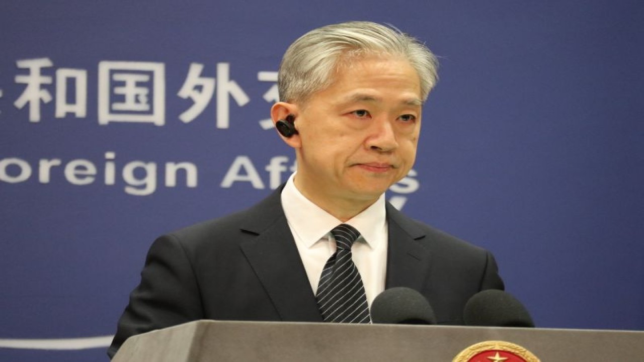 Juru Bicara Kementerian Luar Negeri China Wang Wenbin saat menyampaikan keterangan kepada media di Beijing, pada Senin (22/1/2023). (ANTARA/Desca Lidya Natalia)