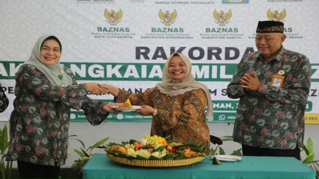 Bupati Sleman Kustini Sri Purnomo saat membuka Rakorda Baznas se-DIY di Sleman, Selasa (30/1/2024). ANTARA/HO-Bagian Prokopim Setda Sleman