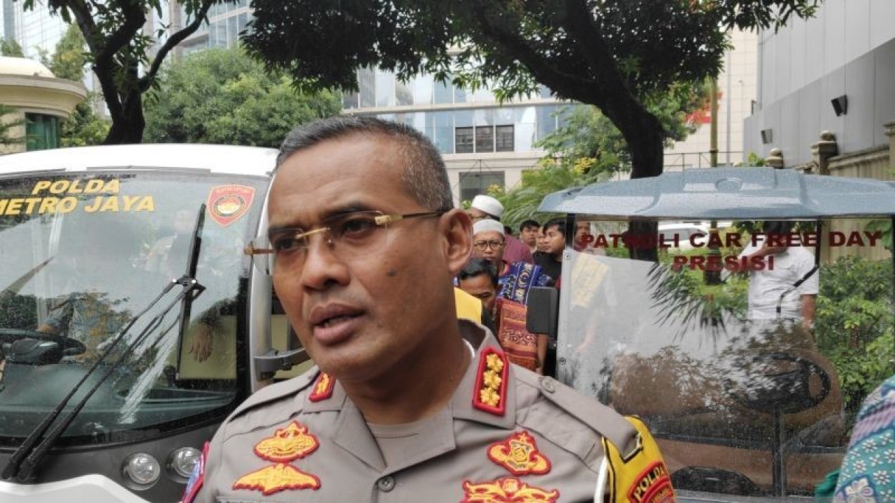 Dirlantas Polda Metro Jaya Kombes Pol Latif Usman saat ditemui di Polda Metro Jaya, Jumat (19/1/2024). ANTARA/Ilham Kausar