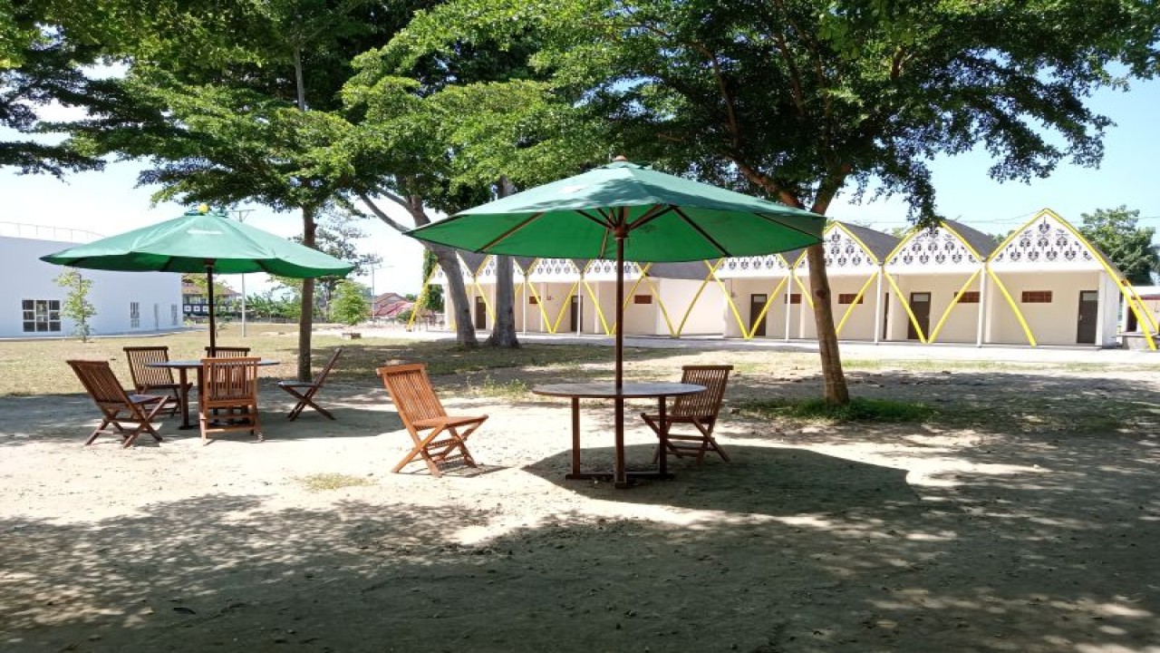 Areal lapak sentra kuliner usaha mikro kecil menengah (UMKM) di areal Teras Udayana Kota Mataram, Provinsi Nusa Tenggara Barat. (ANTARA/Nirkomala)