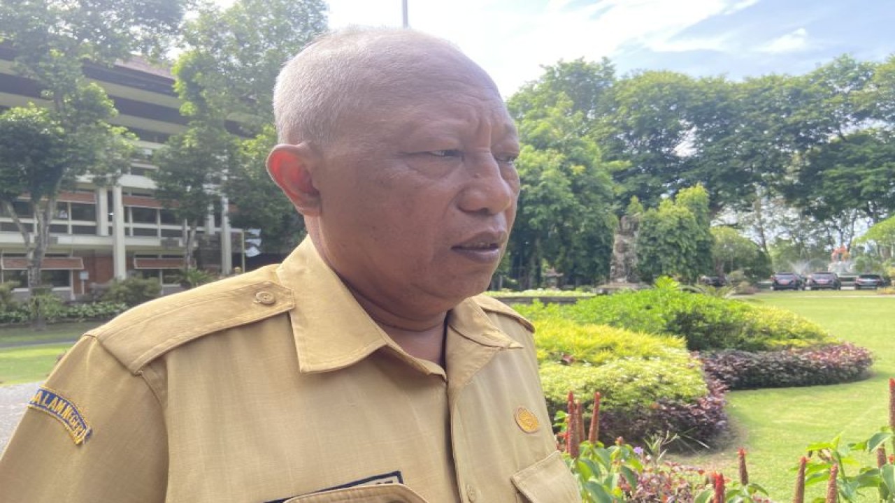 Kepala DLHK Bali I Made Teja saat diwawancara terkait antisipasi curah hujan tinggi di Bali, Denpasar, Senin (29/1/2024). ANTARA/Ni Putu Putri Muliantari