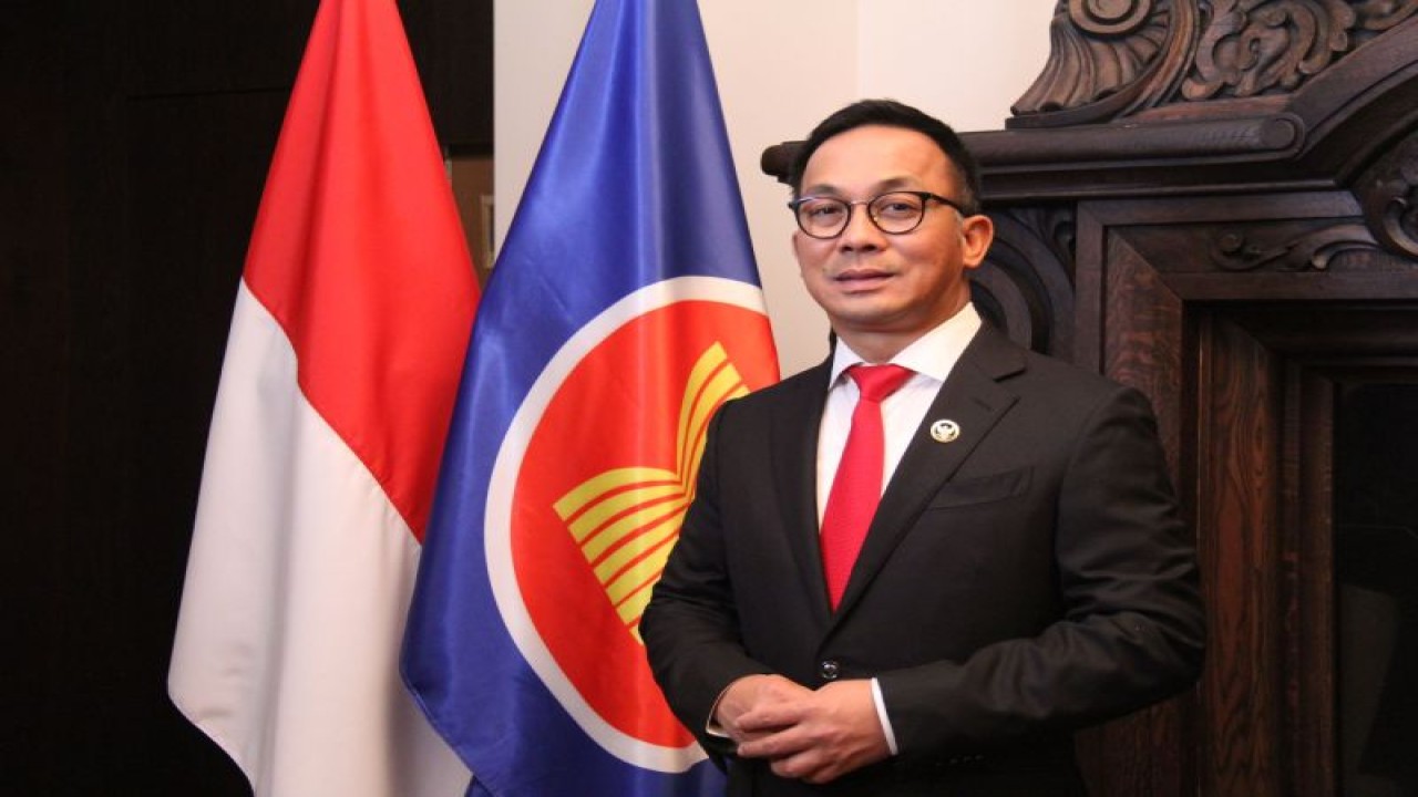Duta Besar LBBP RI Untuk Bulgaria Merangkap Albania dan Makedonia Utara, Iwan Bogananta di KBRI Sofia, Bulgaria, Senin (22/1/2024). (ANTARA/HO-KBRI Sofia)