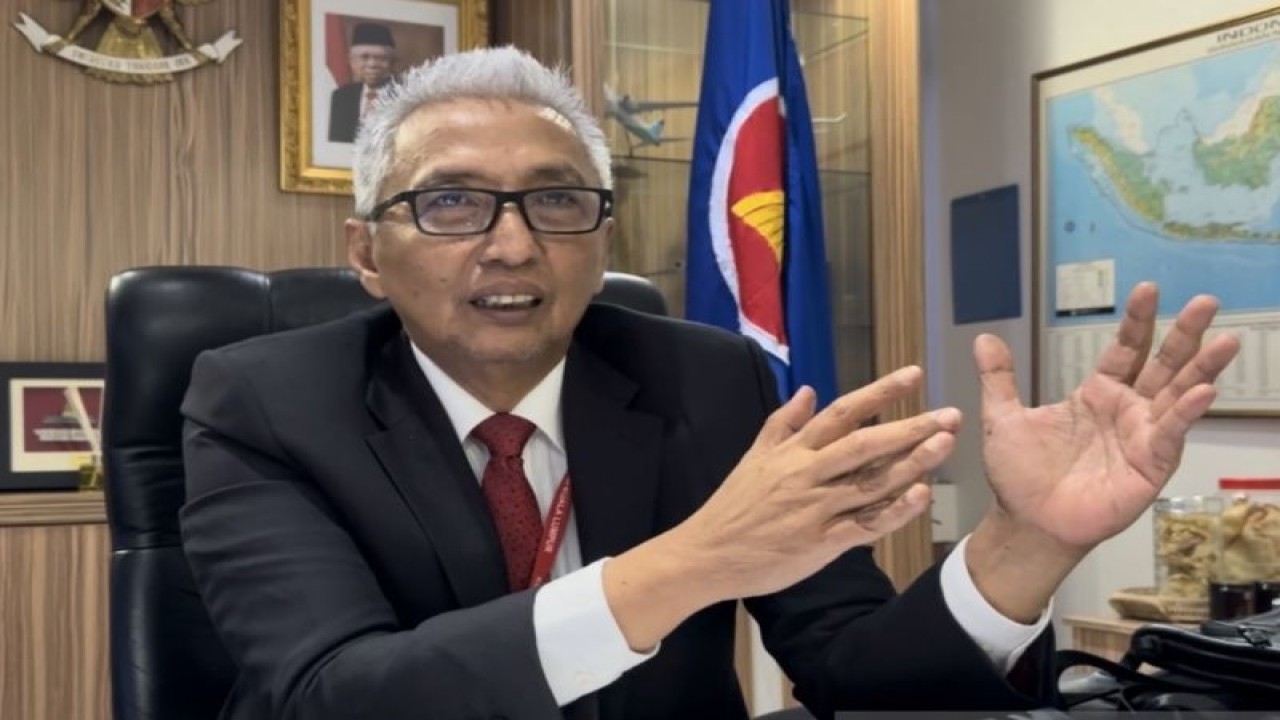 Duta Besar RI untuk Malaysia Hermono menjawab isu yang dihadapi dalam pelaksanaan Pemilu 2024 di Kuala Lumpur, Senin (22/1/2024). (ANTARA/Virna P Setyorini)