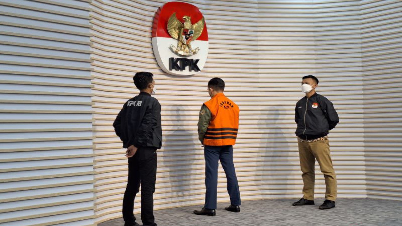 Arsip foto - KPK menghadirkan mantan Kepala Kantor Bea Cukai Yogyakarta Eko Darmanto dalam konferensi pers pengungkapan perkara korupsi di Gedung Merah Putih KPK, Jakarta Selatan, Jumat (8/12/2023). ANTARA/Fianda Sjofjan Rassat