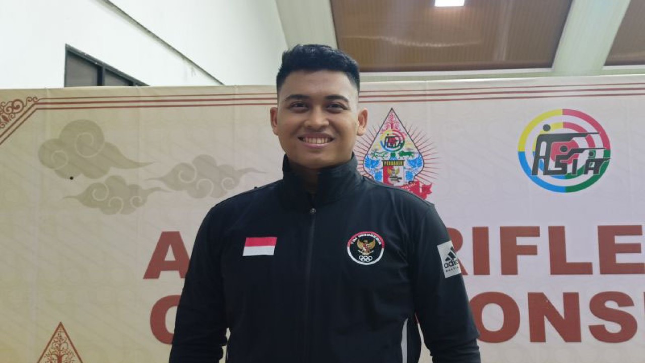 Atlet menembak Fathur Gustafian saat ditemui seusai final nomor 10 meter Air Rifle Putra senior Asian Rifle/Pistol Championship 2024 di Lapangan Tembak Senayan, Rabu (10/1/2024). ANTARA/Suci Nurhaliza