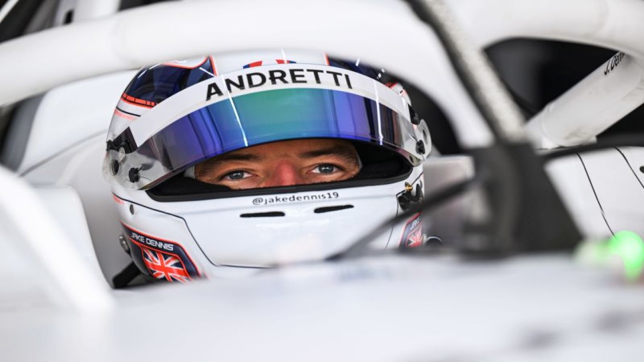 Pembalap Andretti Formula E Jake Dennis saat melakoni uji coba pramusim Formula E musim 10 di Sirkuit Ricardo Tormo, Valencia, Spanyol, pada 23 Oktober 2023. (ANTARA/HO/Formula E/Sam Bagnall/LAT Images)