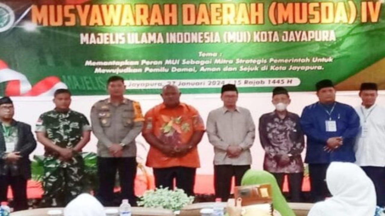Foto bersama setelah pembukaan musda IV yang digelar oleh MUI Kota Jayapura, Senin (29/1) (ANTARA/HO-Humas Pemkot Jayapura)