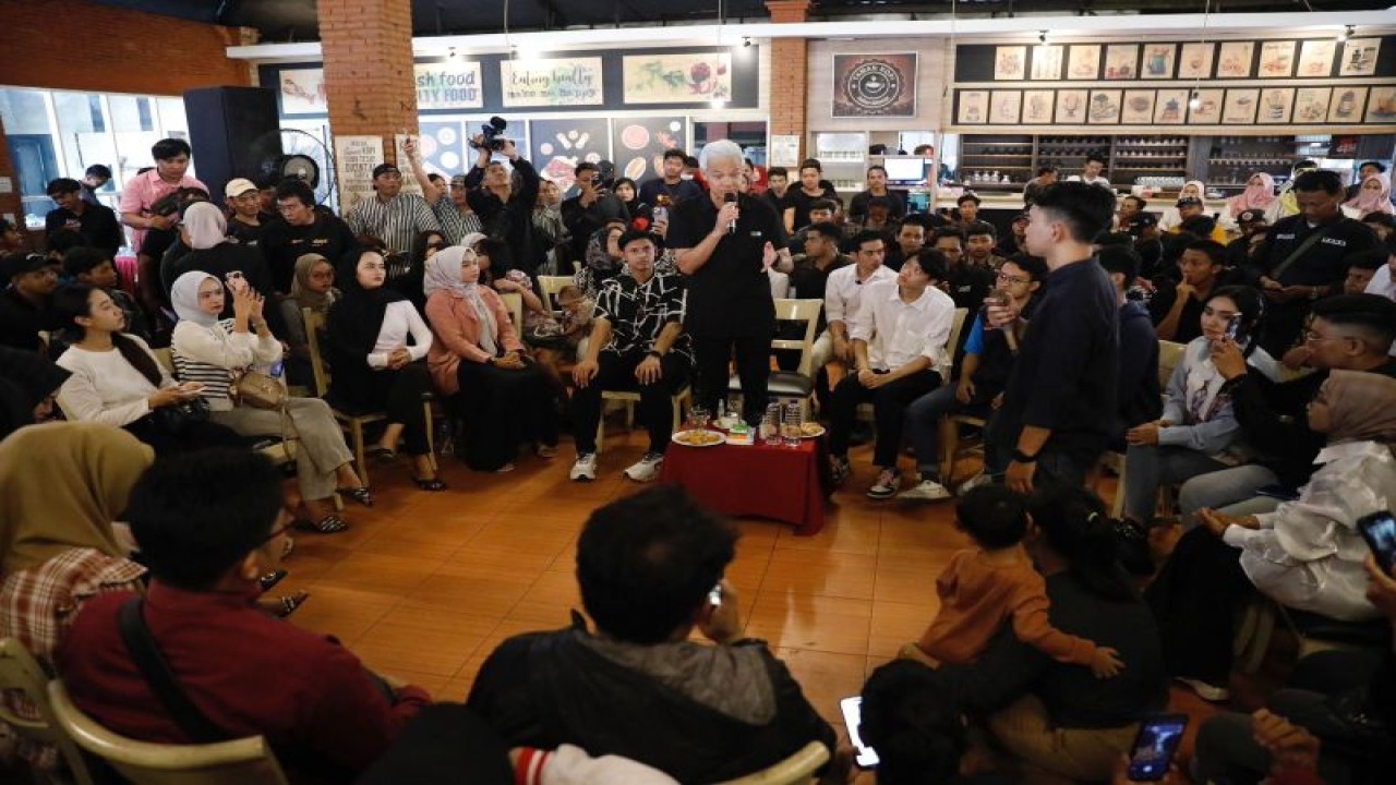 Calon presiden (Capres) nomor urut 3, Ganjar Pranowo dalam agenda temu milenial dan generasi Z di Kabupaten Jepara, Jawa Tengah, Selasa (2/1/2024). (ANTARA/HO-Media Center TPN)