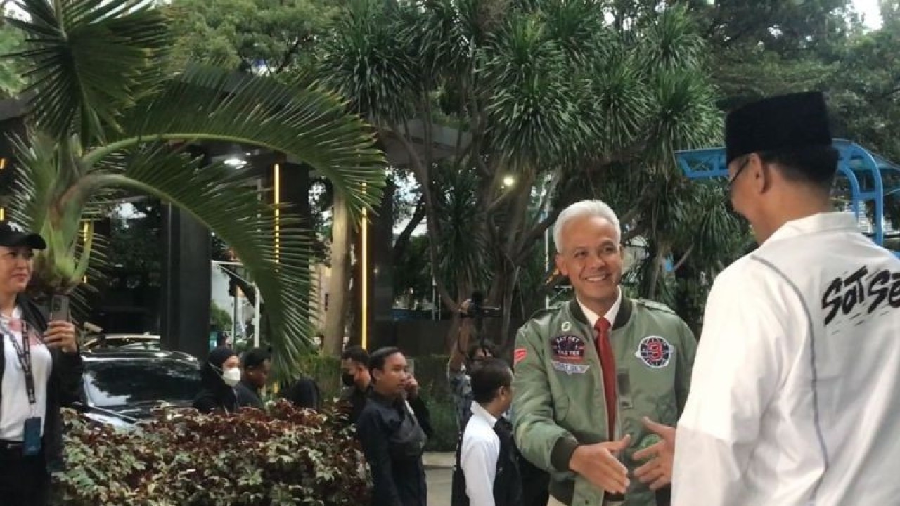 Capres nomor urut tiga Ganjar Pranowo datang ke Posko Pemenangan TPN di Jakarta, Minggu (7/1/2023). (ANTARA/Devi Nindy)