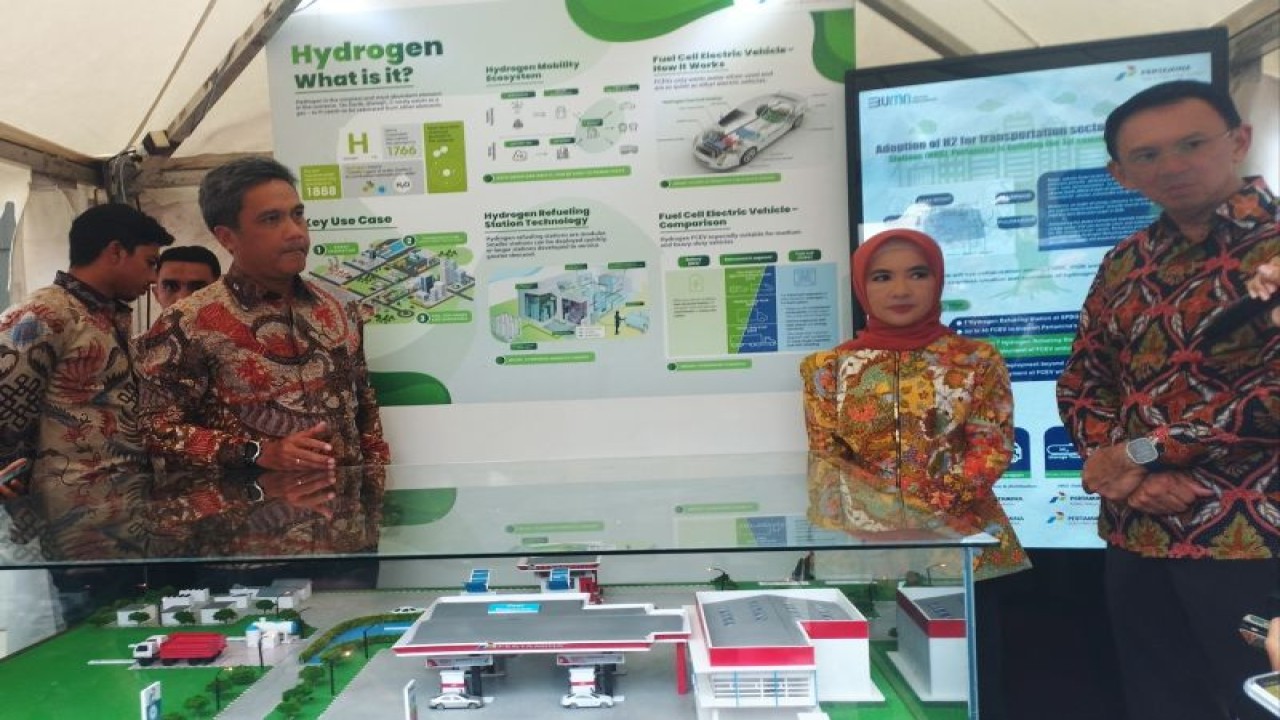 Suasana "groundbreaking hydrogen refueling station" (HRS), di SPBU Daan Mogot, Jakarta, Rabu (17/1/2024). ANTARA/Benardy Ferdiansyah