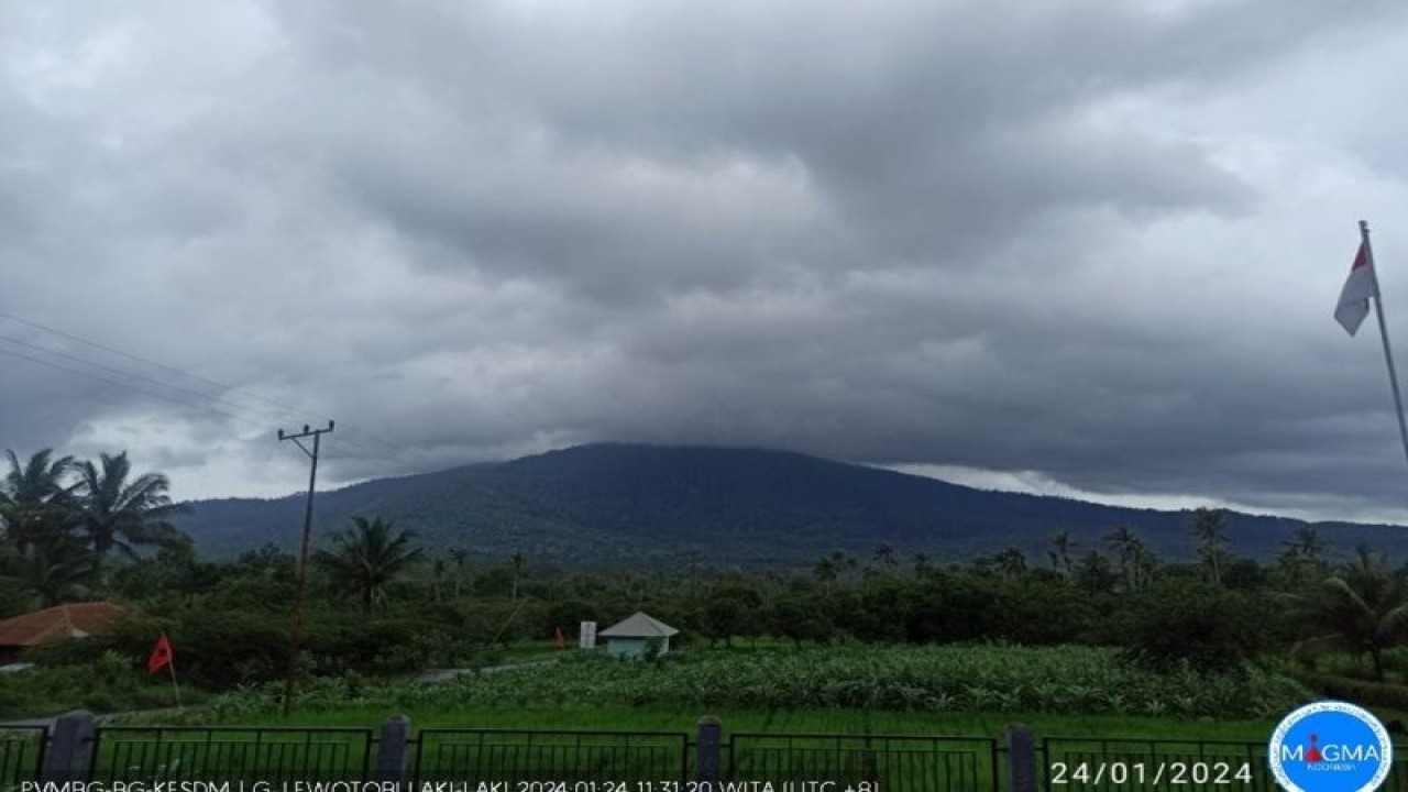 Visual Gunung Lewotobi Laki-laki, Flores Timur, NTT, Rabu (24/1/2024). (ANTARA/HO-PVMBG)
