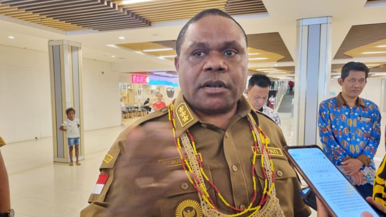 Bupati Manokwari, Hermus Indou (ANTARA/Ali Nur Ichsan)