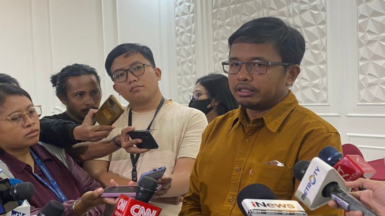 Koordinator Divisi Teknis KPU RI Idham Holik menemui awak media usai menghadiri acara "Uji Coba Tiga Rancangan PKPU" di Jakarta, Kamis (11/1/2024). ANTARA/Hreeloita Dharma Shanti