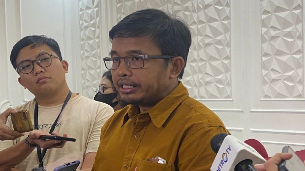 Koordinator Divisi Teknis KPU RI Idham Holik menemui awak media usai menghadiri acara "Uji Coba Tiga Rancangan PKPU" di Jakarta, Kamis (11/1/2024). ANTARA/Hreeloita Dharma Shanti